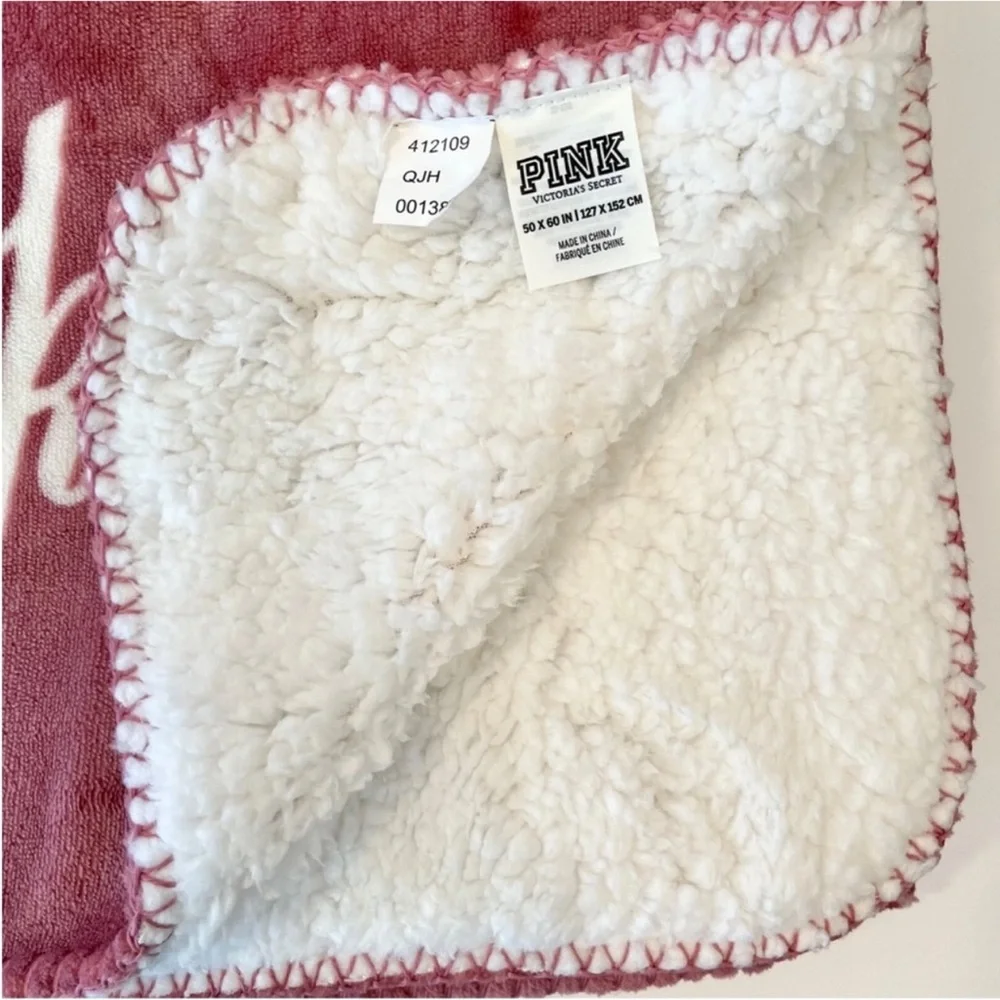 PINK VS SHERPA BLANKET